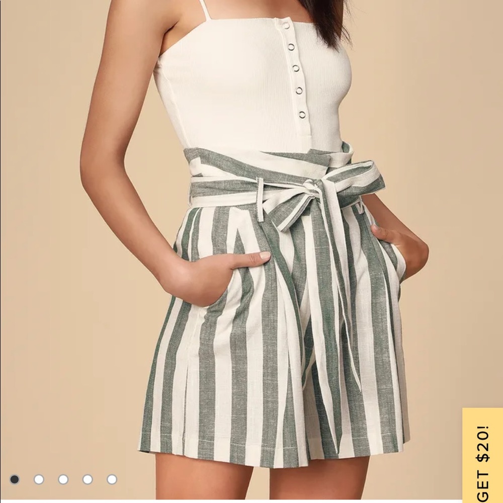 NWOT Lulu’s white and green striped paperbag high waisted shorts